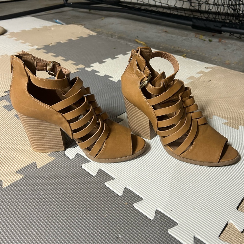 Stylish Tan Strappy Heeled Sandals